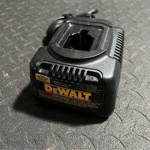 DeWalt DW9116 Pod Style Battery Charger